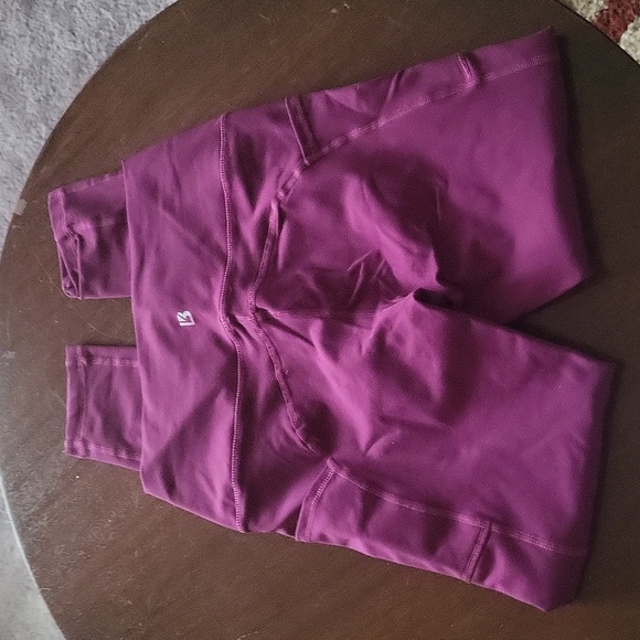 Buff Bunny gym leggings purple size small with pockets - Picture 2 of 5